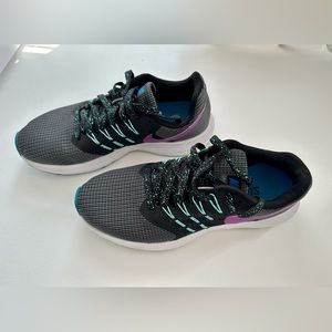 Nike Womens Run Swift Black Gray Running Shoes Sneakers Size 8
